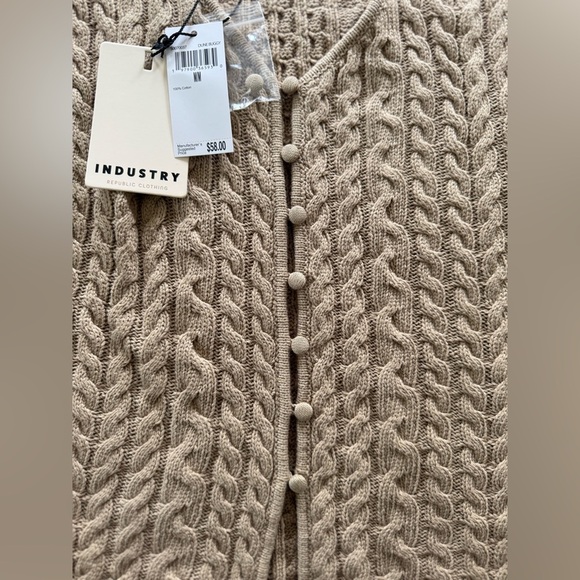 🆕 Industry Beige Cable Knit Button Up Vest - Picture 3 of 6